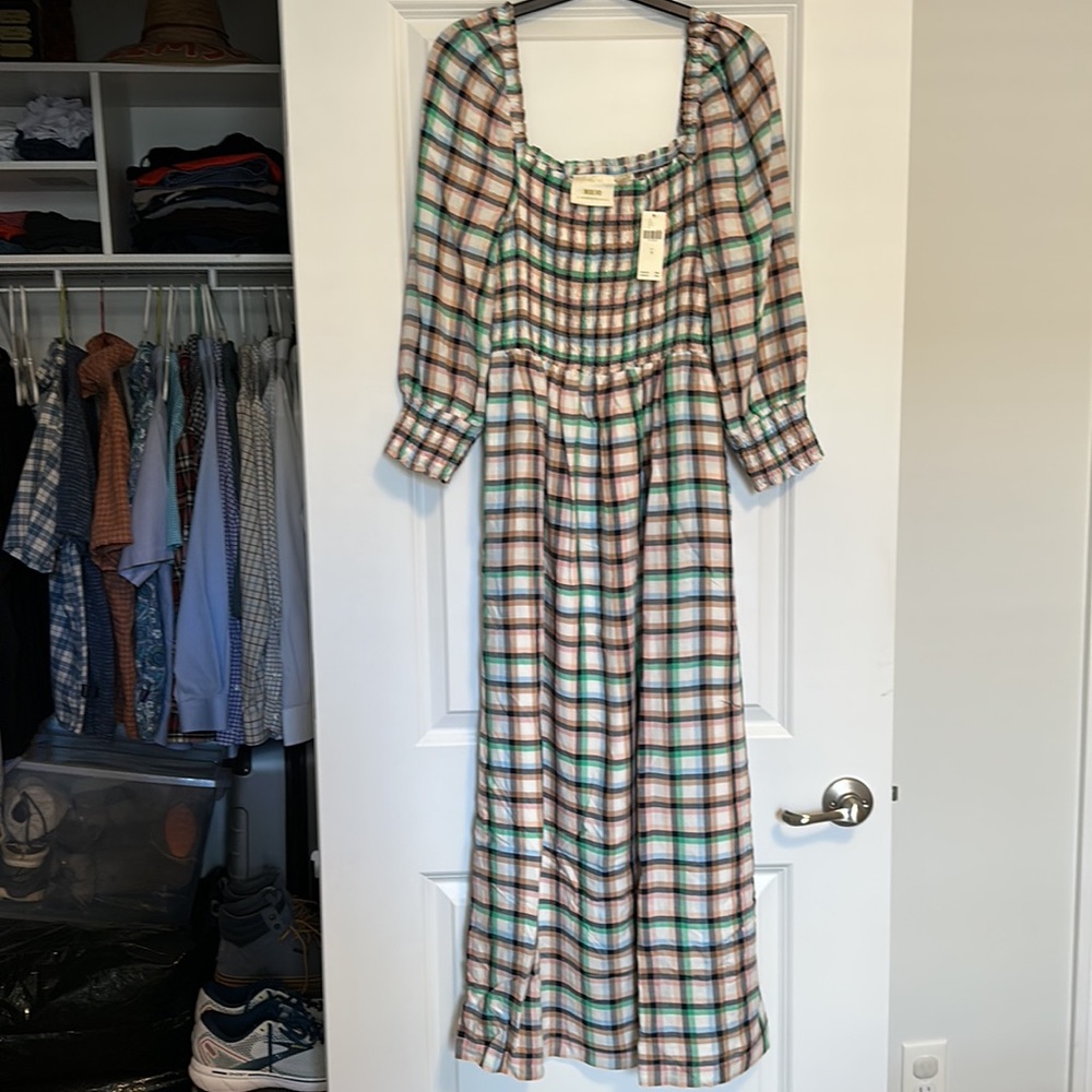 Midi dress, smocked bust, can be worn off the shoulder or on